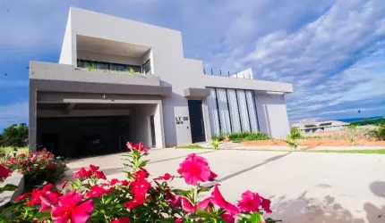Casa à Venda no Condomínio Palavra da Vida em Caldas Novas: Amplos Espaços e Vista Deslumbrante!