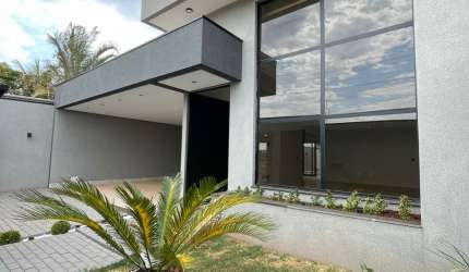 Oportunidade Única: Casa de 3 Dormitórios no Bairro Turista 2 em Caldas Novas