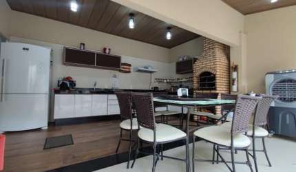Casa belíssima mobiliada , climatizada e pronta para morar a venda.