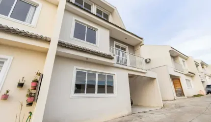 Sobrado triplex 113m², 3 quartos(ático) - R$ 539.000 - Uberaba - Curitiba /PR