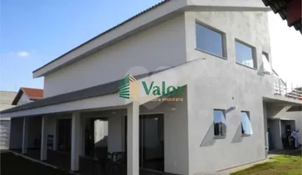 Casa com 4 suítes