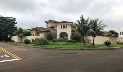 Casa no condomínio Damha I.