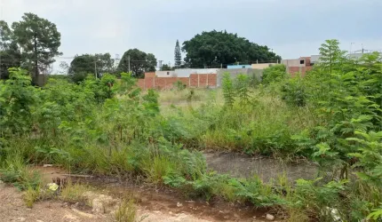 Terreno plano contendo 150,00 m² de área total.
