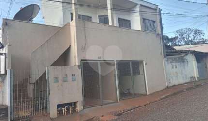 Imóvel para venda sendo 03 casas independentes na Vila Celina.