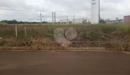 Lote no Jardim do Bosque, aceita financiamento ou aquisição de terreno e construção