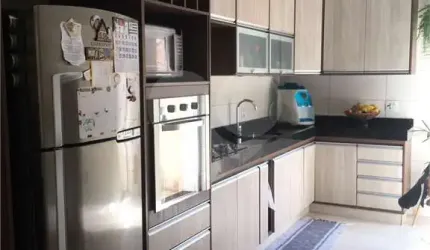 Casa térrea com 2 dormitórios.