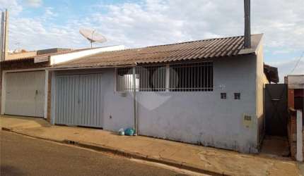 Casa térrea para venda, com 2 dormitórios.