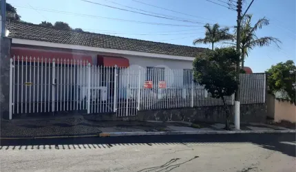 Linda Casa muito bem localizado na rua três na cidade de Rio Claro