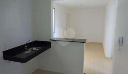 Apartamento no Condomínio Mont Royal.