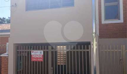Sobrado para venda.