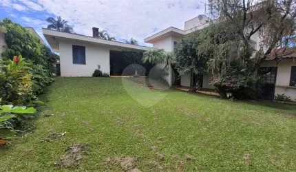 Casa à Venda . Aceita Permuta por Apto. ou Casa ,em Condomínio na Cidade São Paulo ou Bauru.