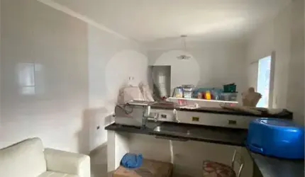 Casa Térrea com 2 dormitórios, sendo 1 suíte.