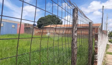 Terreno a venda no Chácara Parque Club.