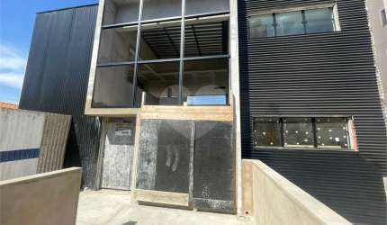 Prédio comercial disponivel para locação no Centro.