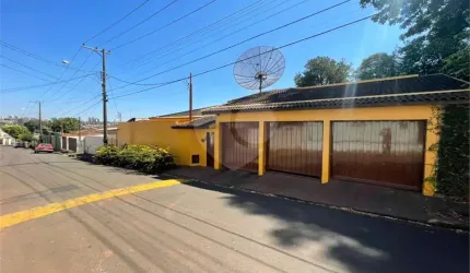 Casa térrea com piscina para locação no Cidade Jardim