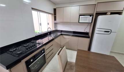 Sobrado para venda no Jardim Nova São Carlos.