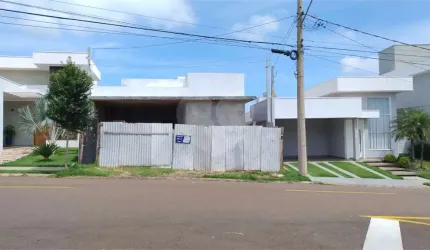 Casa térrea em fase de construção para venda no condomínio Quebec