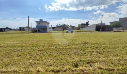 Lote à Venda em São Carlos, no Condomínio Villeneuve I