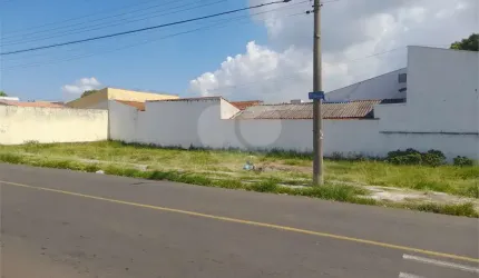 Terreno plano com boa localização no  Cruzeiro do Sul .