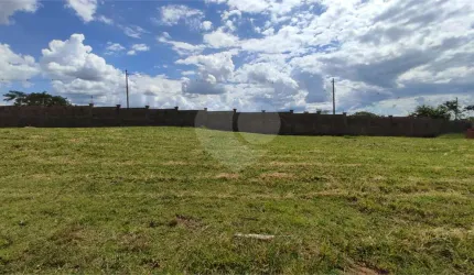 Lote à Venda em São Carlos, no Condomínio Villeneuve I