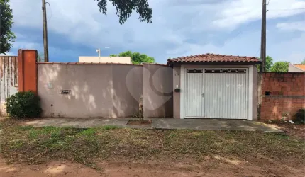 Casa à Venda - Estância Lagoa Dourada, Brotas-SP