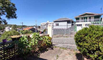 Casa em Pinhais , terreno com tres casas