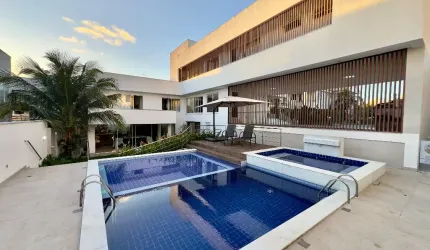 Linda casa com 540m² com 2 suítes