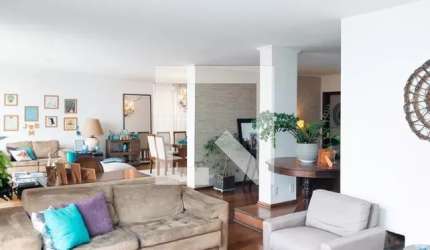 Casa à venda com 690m², 4 quartos e 4 vagas