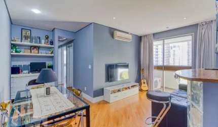 Apartamento no 7º andar mobiliado com 2 dormitórios e 1 garagem