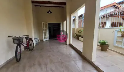 Venda de Casa Aconchegante à Apenas Passos do Mar Bairro Itaguá, Ubatuba/SP!