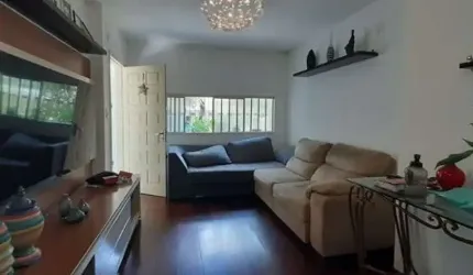 Casa Térrea, com quintal, e varias vagas de garagem - FL22