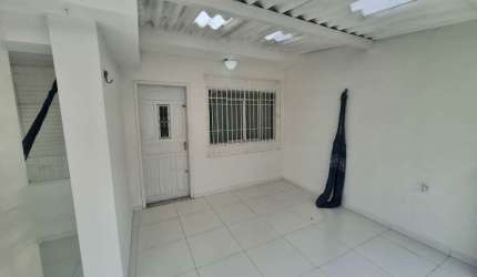 CASA TERREA COM 2 DORMITORIOS FL26