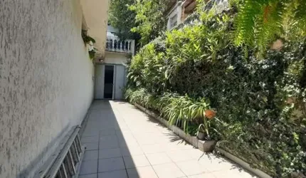 Casa Térrea, com quintal, e varias vagas de garagem - FL22