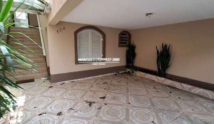 Casa térrea na Vila Gomes com 3 quartos; 1 suíte, terraço, 2 vagas de garagem. FL23