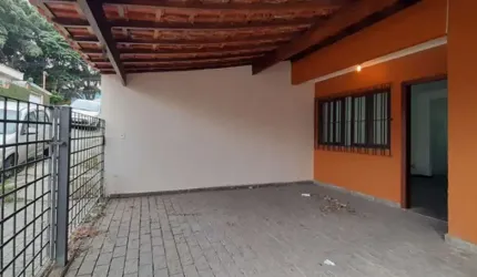Vendo casa Térrea, com 3 dorms, 1 suite, 2 vagas, e quintal - FL22