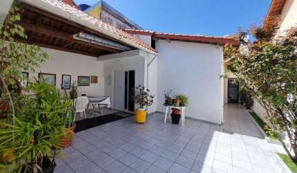CASA COM QUINTAL CONJ RES BUTANTÃ - 3 DORMITORIOS (1 SUITE) COM 2 VAGAS