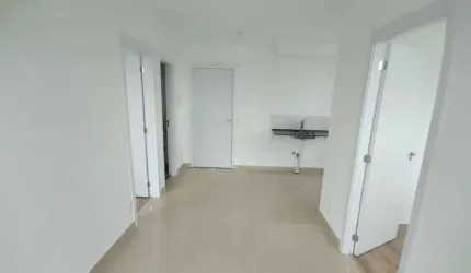 Apartamento com 2 dormitórios - 1 vaga - Varanda - Vila Gomes - FL63
