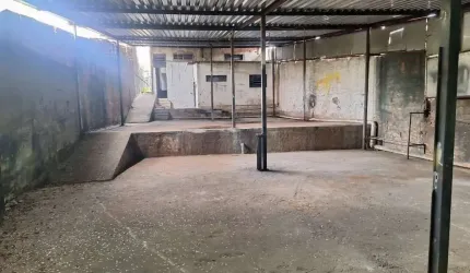 GALPÃO COM 700 M2  SENDO 1900 DE AREA TOTAL FL26