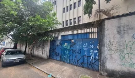 GALPÃO COM 300 M2 DE AREA UTIL E 420 DE AREA TOTAL FL26