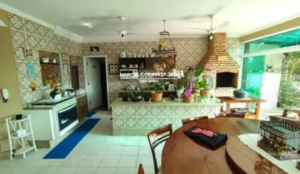 Vendo linda casa no Parque dos Príncipes c/ 4 suítes,1 suíte master, sala 4 ambientes, 6 vgs. FL23