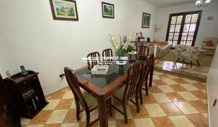 Sobrado no Conjunto Residencial do Butantã c/ 4 dorms, sendo 2 suítes, 3 vgs de garagem. FL23
