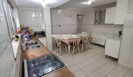Sobrado na Vila Sônia com 3 quartos, sendo uma suíte, quintal, 3 vagas de garagem. FL23
