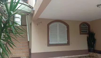 VENDA SOBRADO 125m² 03 DORMITÓRIOS 01(sUÌTE) E DUAS VAGAS DE GARAGEM - FL38