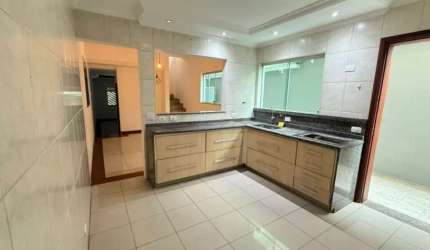 CASA NO SÃO FRANCISCO,3 DORMITORIOS 1 SUITE COM 2 VAGAS FL15