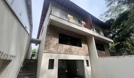 CASA 3 QUARTOS COM QUINTAL ACEITA PET PROX. METRO ACEIRA PET FL48