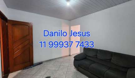 Casa com 3 dormitórios, 2 vagas. FL51