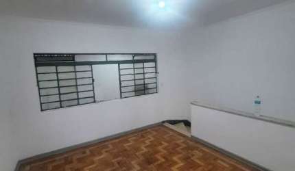 SOBRADO SOBRELOJA COM 2 DORMITORIOS E 1 BANHEIRO FL26