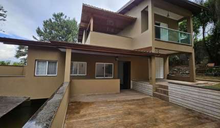 Casa para alugar com 5 dormitórios piscina e churrasqueira na Granja Viana FL05