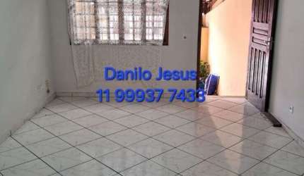 Casa com 2 dormitórios e 1 vaga. FL51