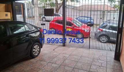 Casa com 2 dormitórios e 2 vagas de garagem. FL51